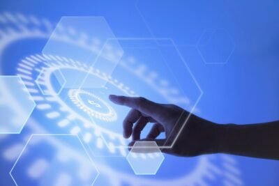 Descubra como as fintechs estão revolucionando o mercado financeiro com inovação, tecnologia e novos modelos de serviços bancários.