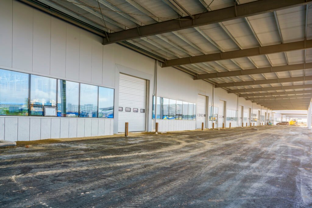 Vantagens do Piso Industrial para Galpões e Áreas Externas