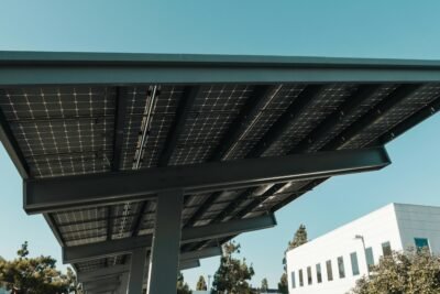 Energia Solar na Indústria: Vale a Pena Investir?