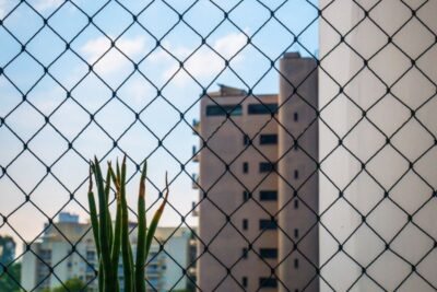 Janelas com vista e proteção: dupla essencial