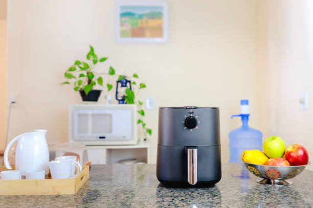 Saiba como escolher a air fryer ideal para sua rotina! Compare tamanhos, potência e recursos para fazer a melhor escolha na cozinha.